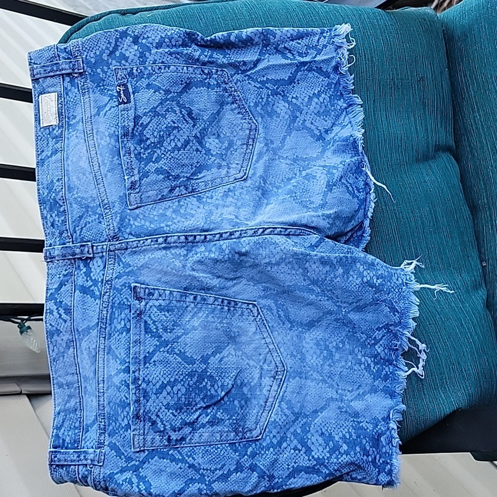 Blue Denim Women's "Seven" Shorts Sz14 - Picture 5 of 5